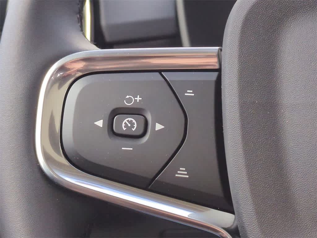 Thumbnail: 2026 Volvo XC40 - 24