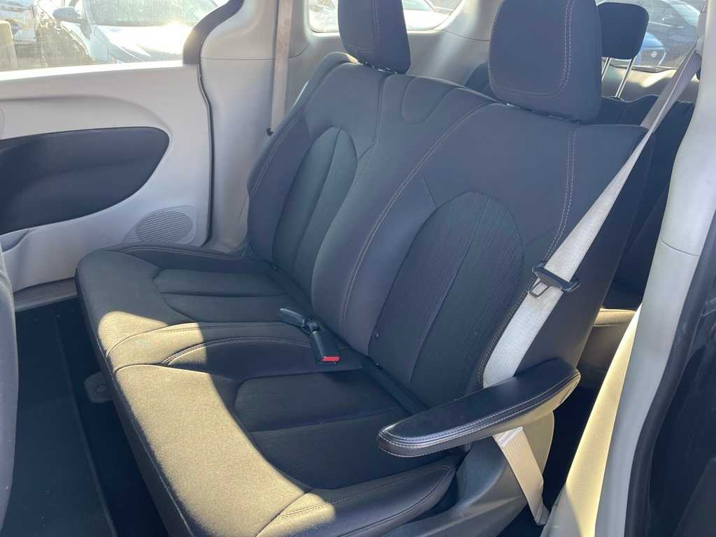 Thumbnail: 2018 Chrysler Pacifica - 10