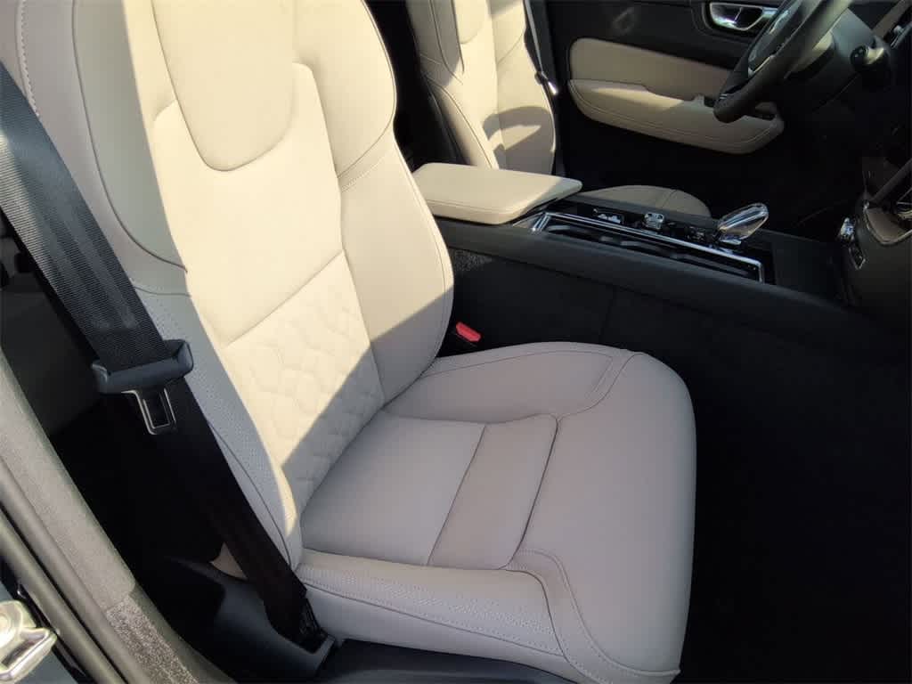 Thumbnail: 2026 Volvo XC60 - 21