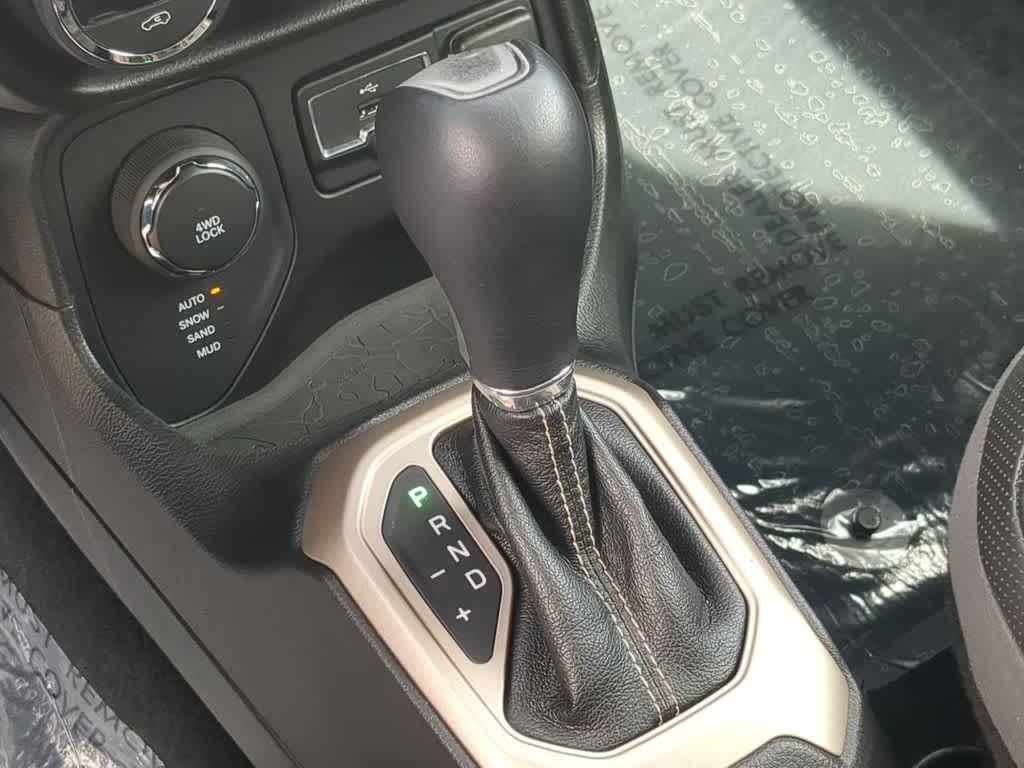 Thumbnail: 2015 Jeep Renegade - 30