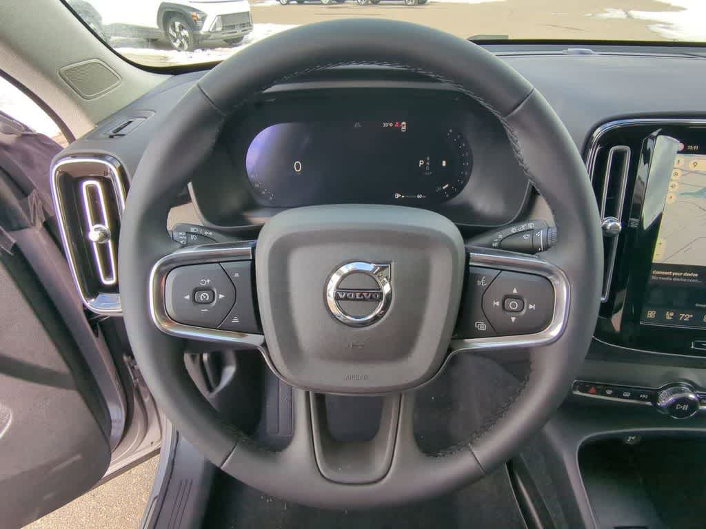 Thumbnail: 2026 Volvo XC40 - 21