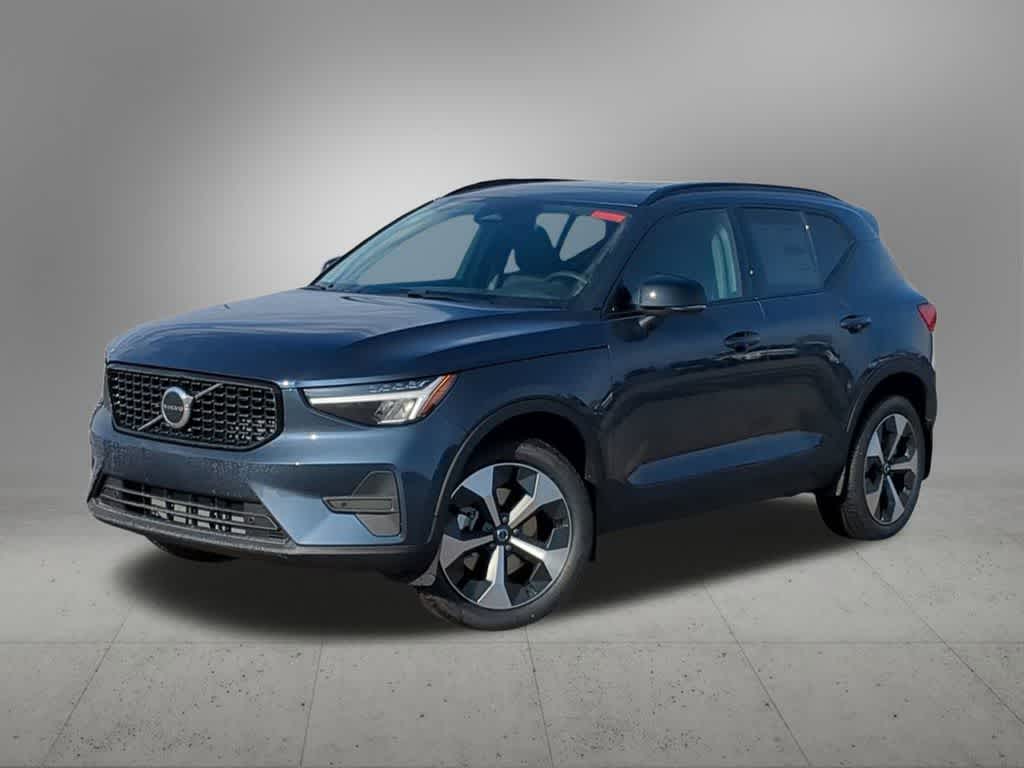 Thumbnail: 2026 Volvo XC40 - 1