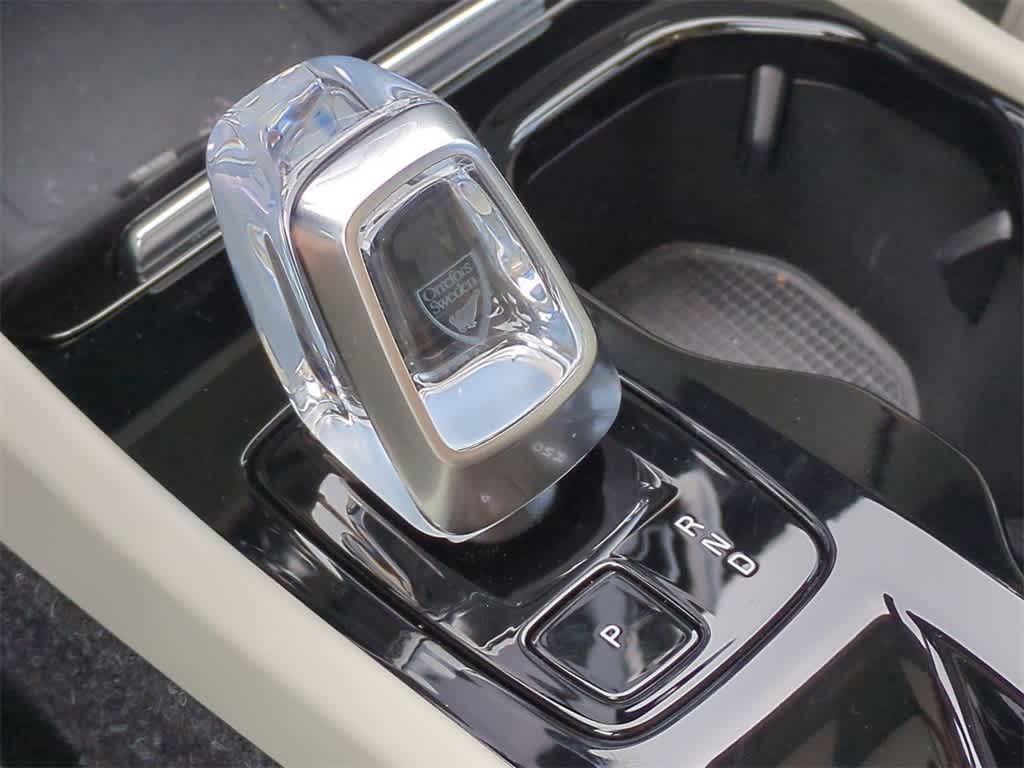 Thumbnail: 2025 Volvo XC40 - 33