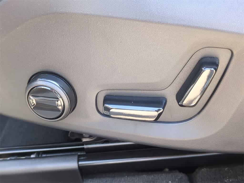 Thumbnail: 2026 Volvo XC60 - 16