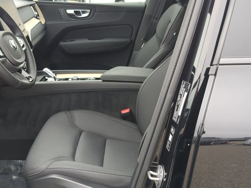 Thumbnail: 2026 Volvo XC60 - 15