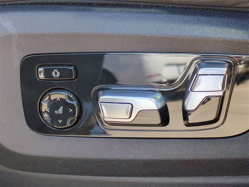 Thumbnail: 2021 BMW X6 - 17