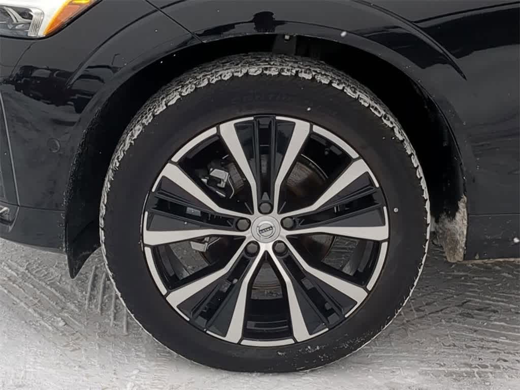 Thumbnail: 2025 Volvo XC60 - 13