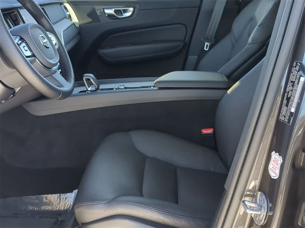 Thumbnail: 2025 Volvo XC60 - 15