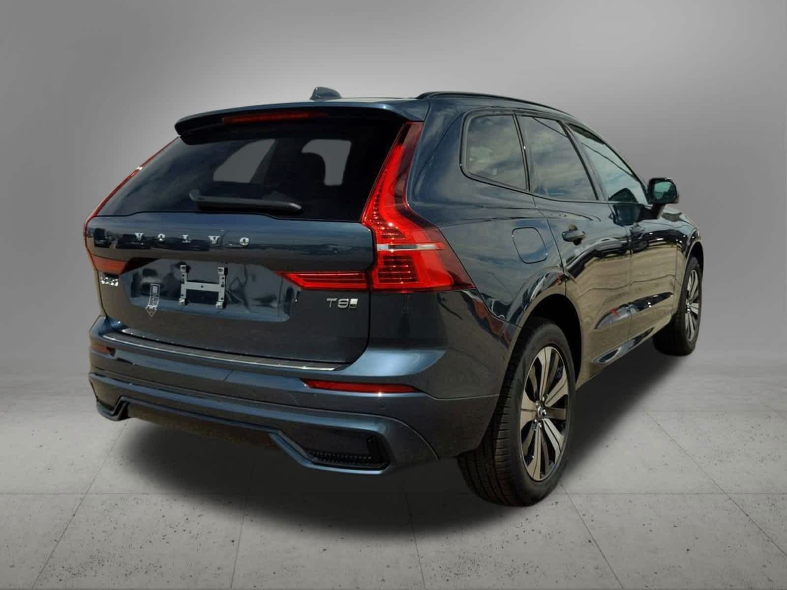 Thumbnail: 2025 Volvo XC60 - 6