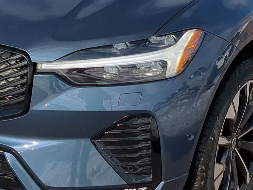 Thumbnail: 2026 Volvo XC60 - 10