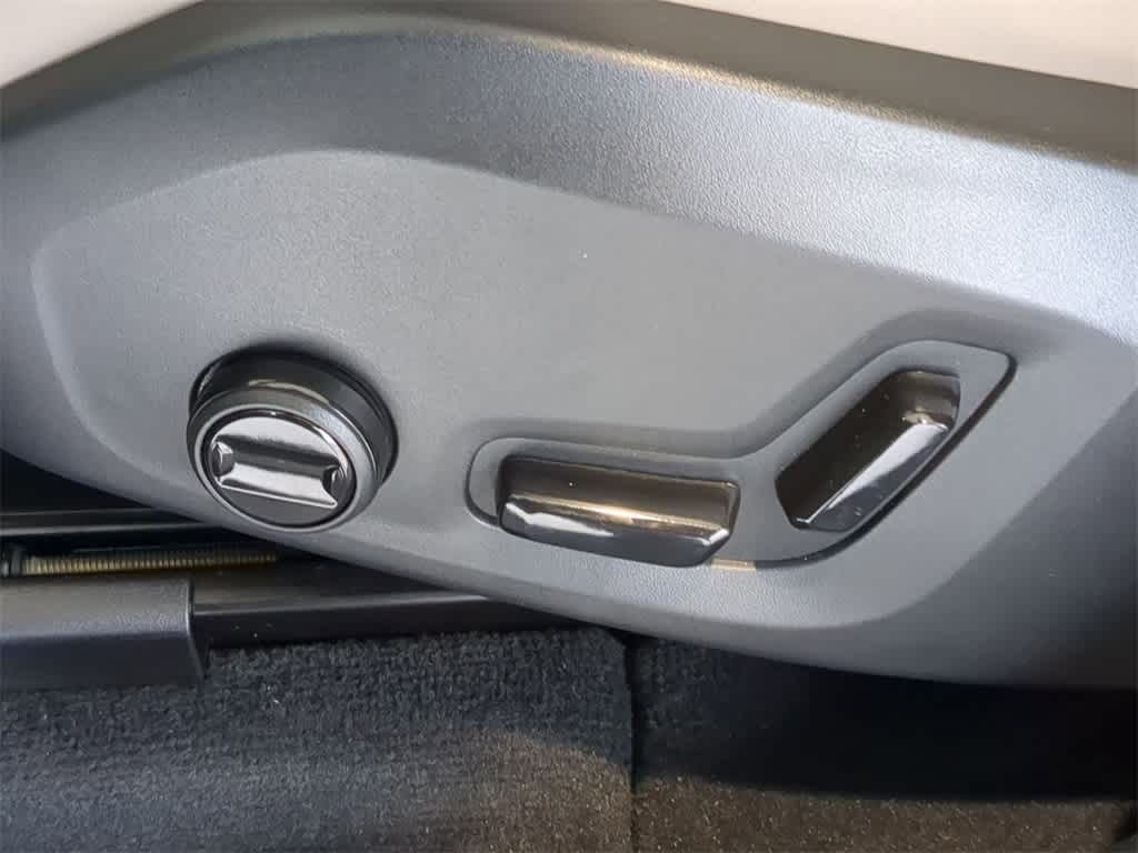 Thumbnail: 2026 Volvo XC60 - 9