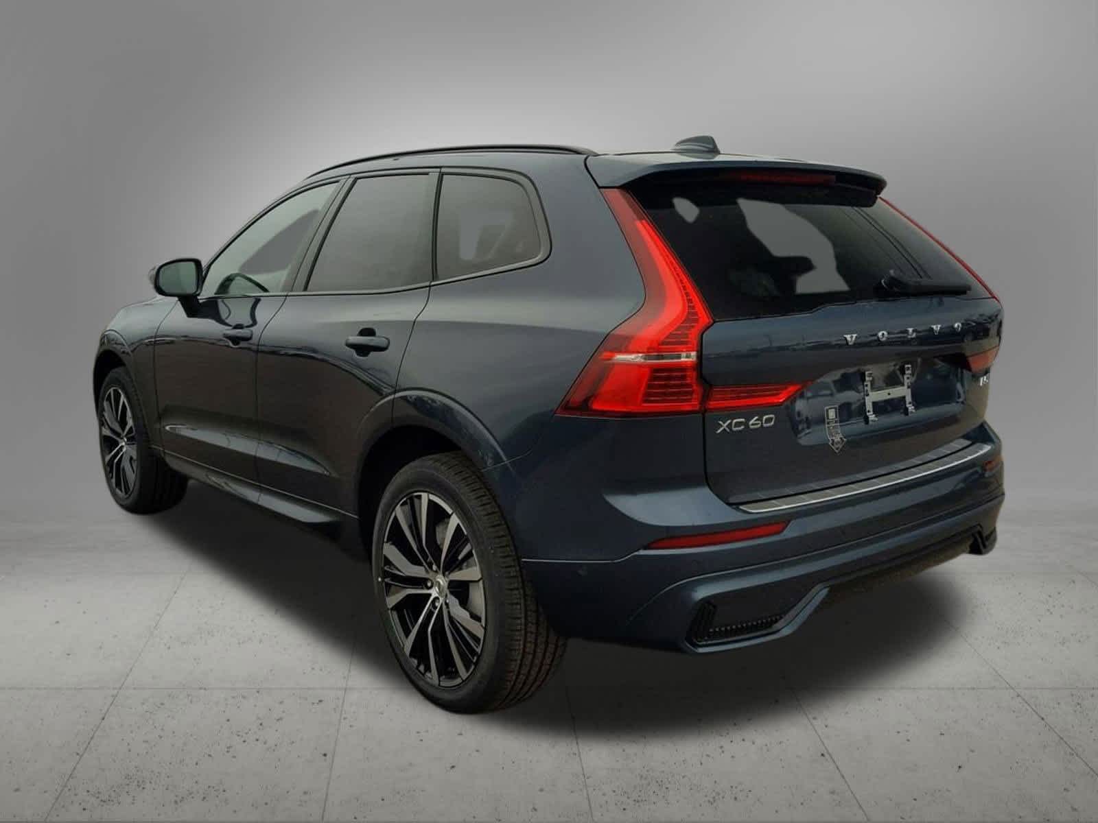 Thumbnail: 2025 Volvo XC60 - 4