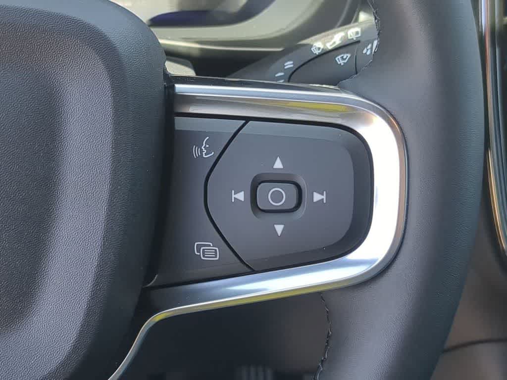 Thumbnail: 2026 Volvo XC40 - 23