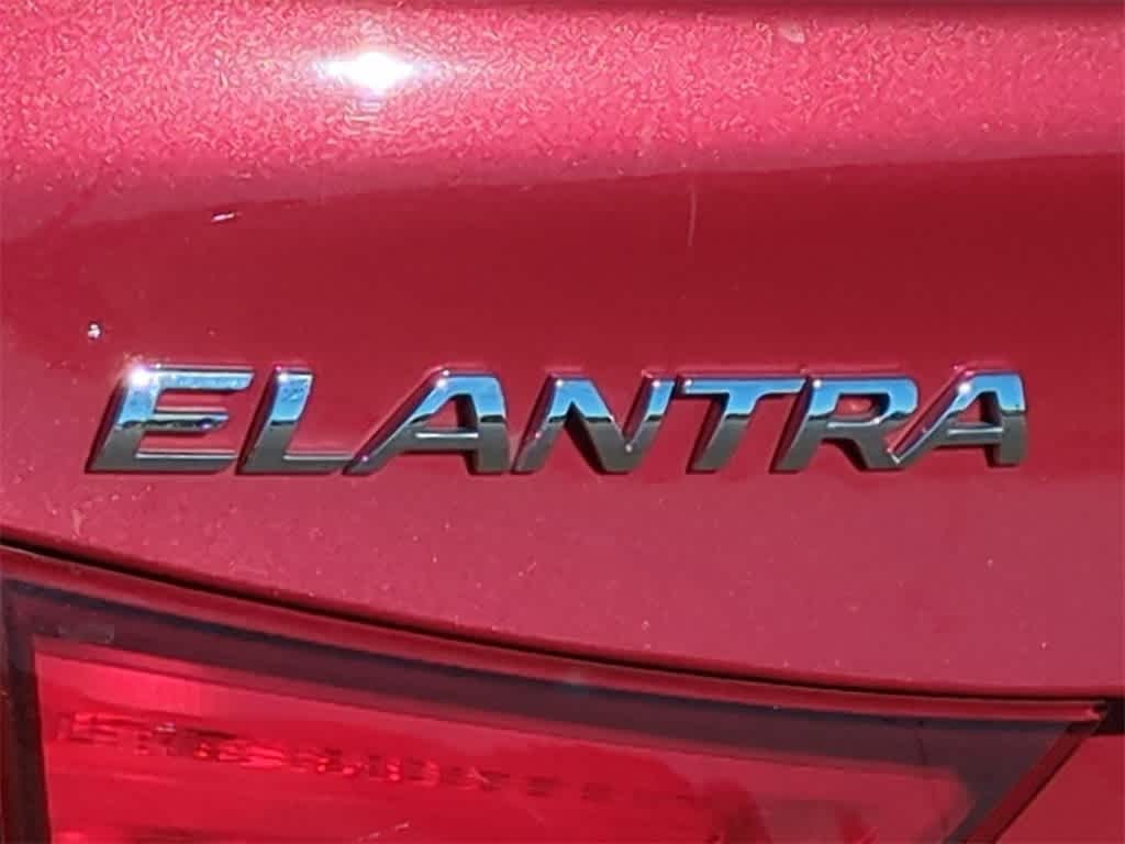 Thumbnail: 2015 Hyundai Elantra - 12
