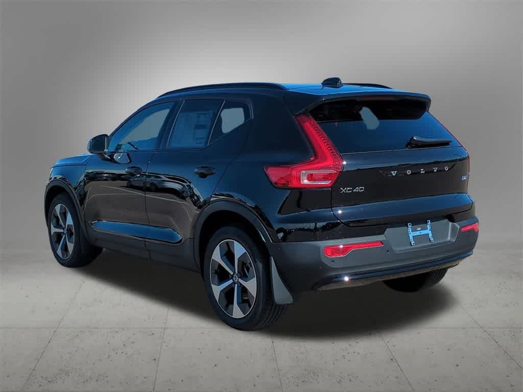 Thumbnail: 2026 Volvo XC40 - 4