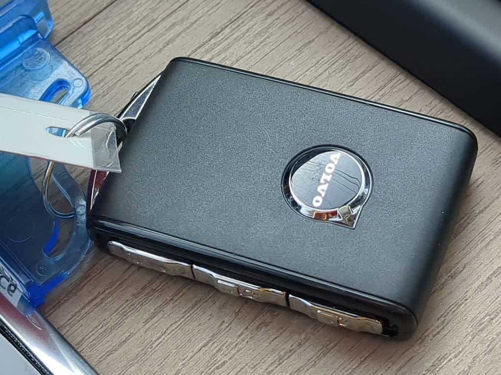 Thumbnail: 2026 Volvo XC60 - 32