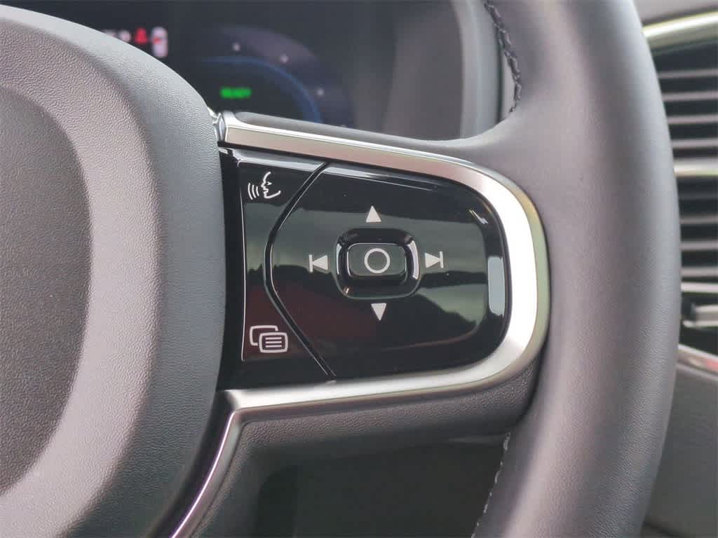 Thumbnail: 2025 Volvo XC90 - 17