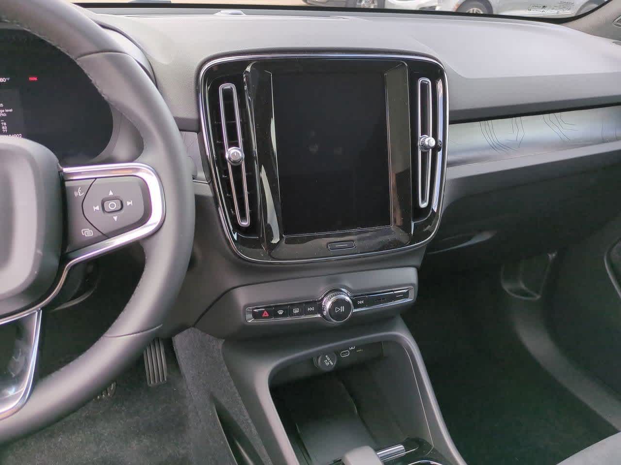 Thumbnail: 2024 Volvo C40 - 25
