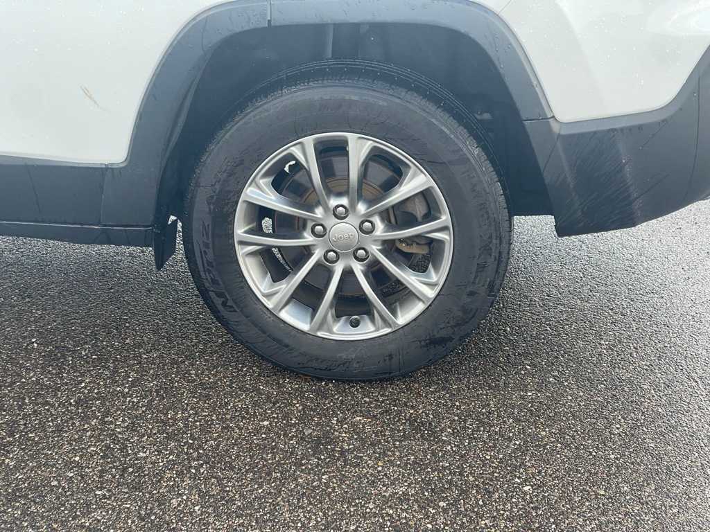 Thumbnail: 2020 Jeep Cherokee - 32