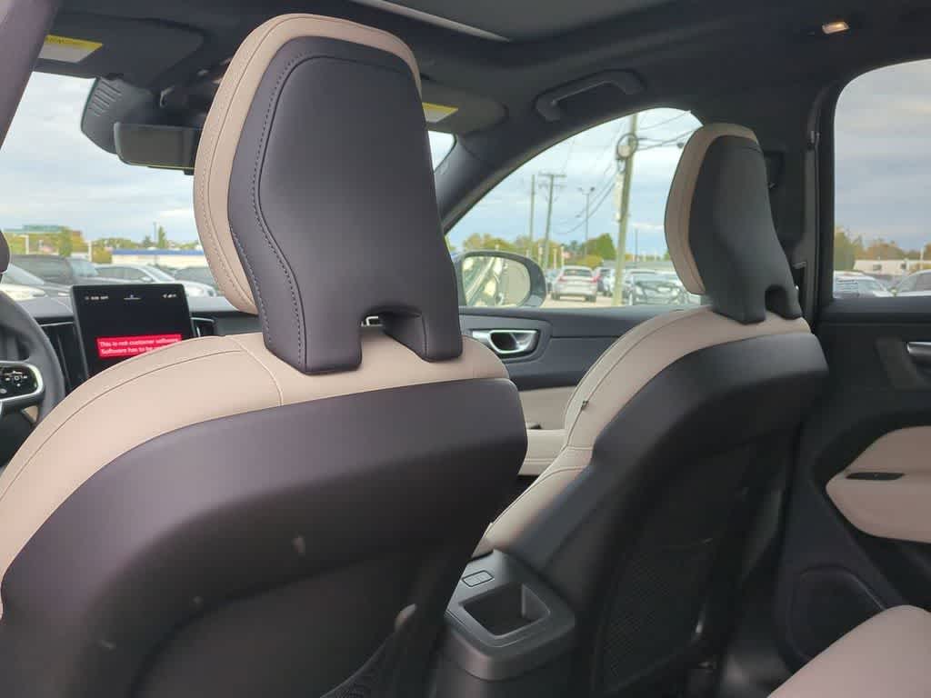 Thumbnail: 2026 Volvo XC60 - 17