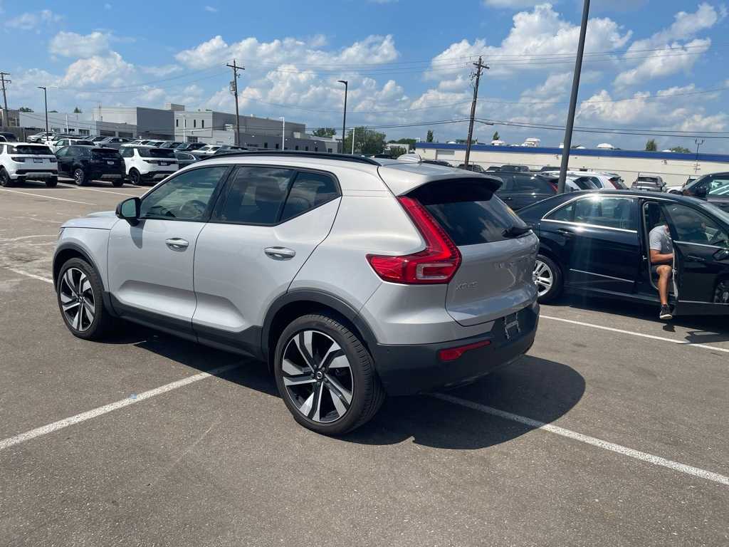 Thumbnail: 2023 Volvo XC40 - 3