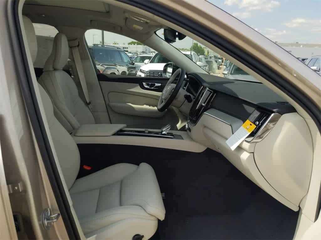 Thumbnail: 2025 Volvo XC60 - 19