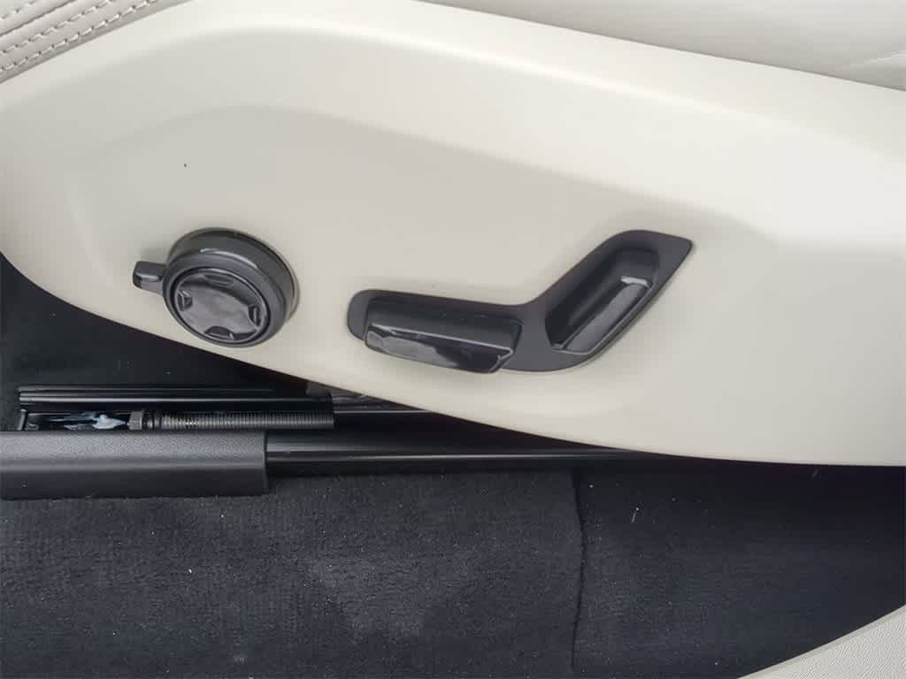 Thumbnail: 2026 Volvo XC90 - 16