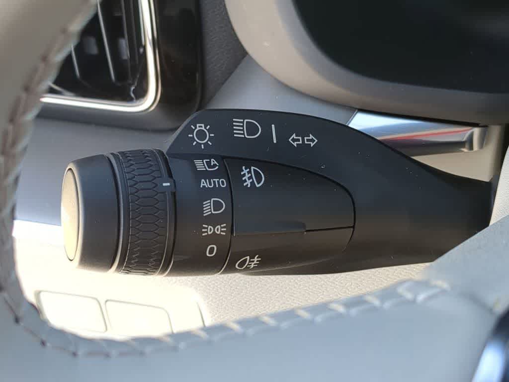 Thumbnail: 2025 Volvo XC60 - 25