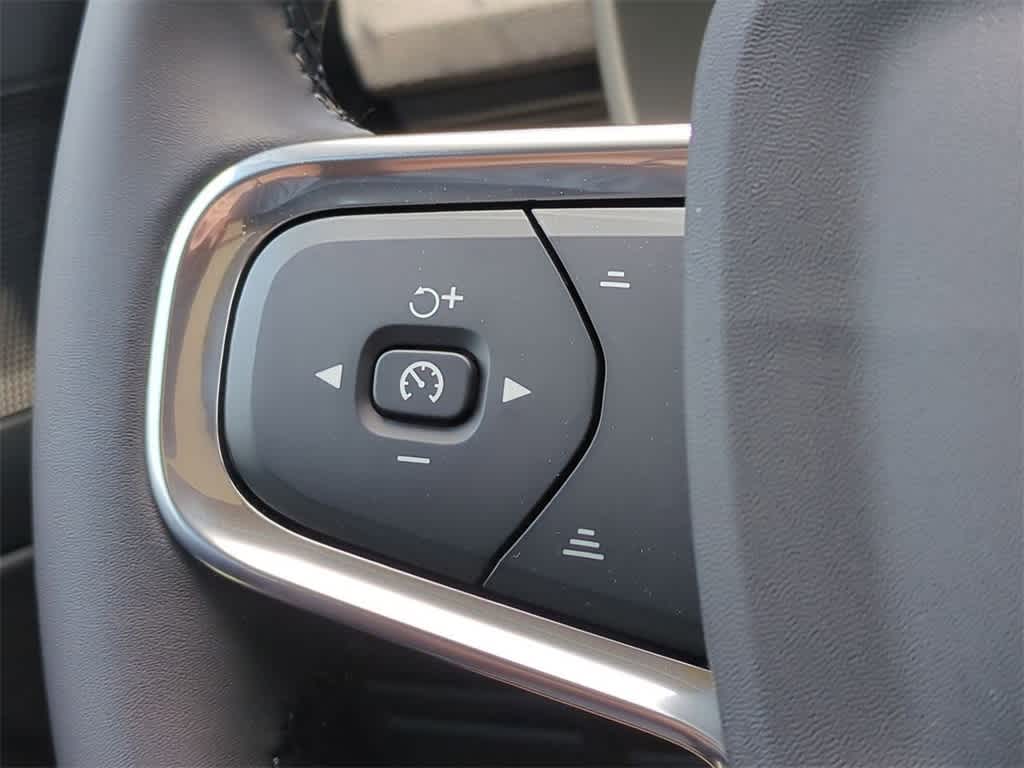 Thumbnail: 2026 Volvo XC40 - 24