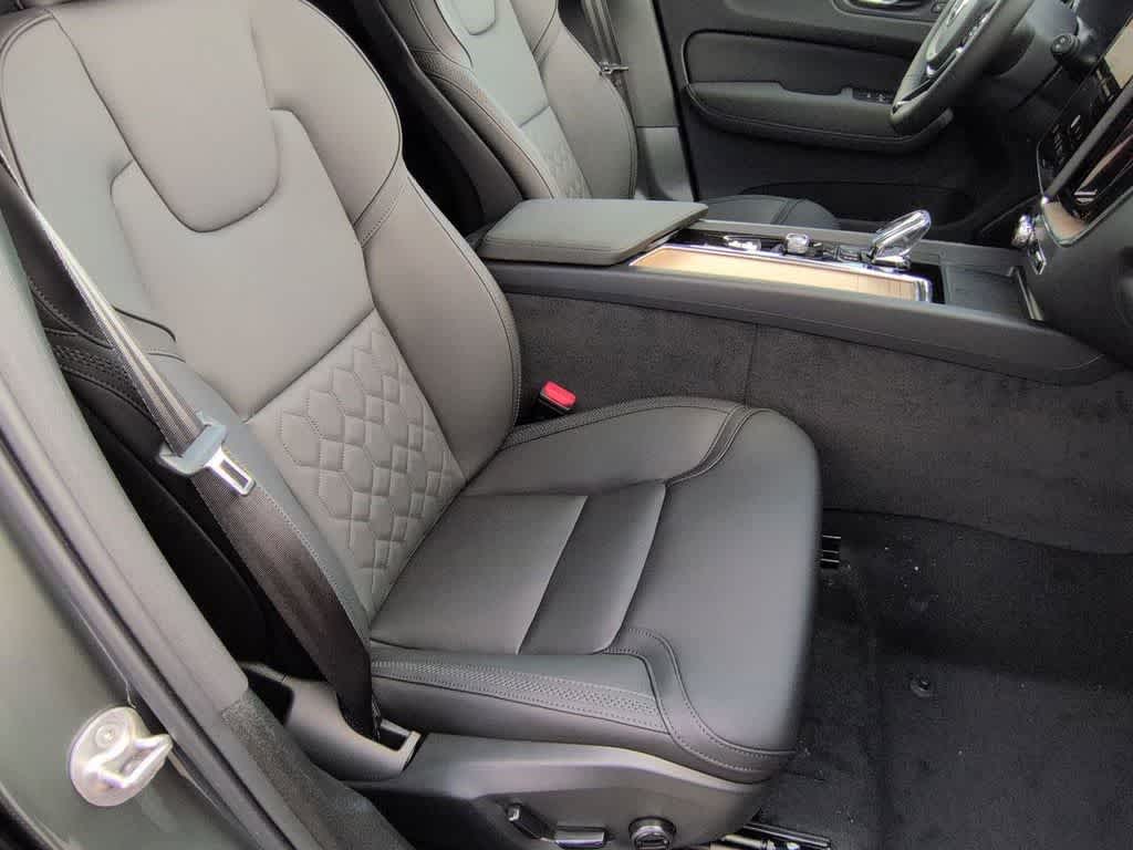 Thumbnail: 2026 Volvo XC60 - 22