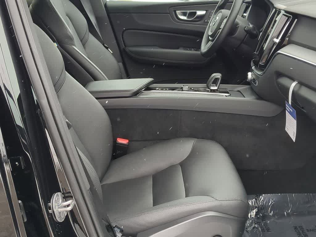 Thumbnail: 2025 Volvo XC60 - 20