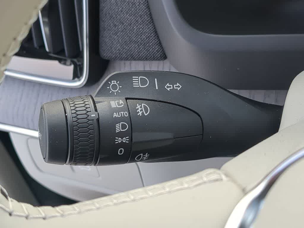 Thumbnail: 2026 Volvo XC90 - 18