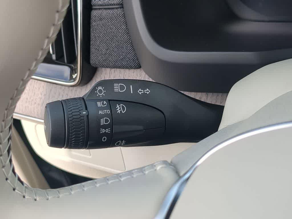 Thumbnail: 2026 Volvo XC90 - 25