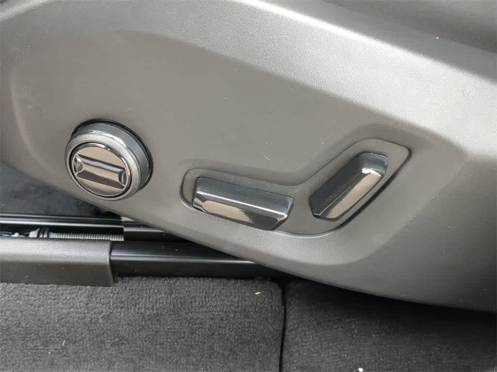 Thumbnail: 2026 Volvo XC60 - 16