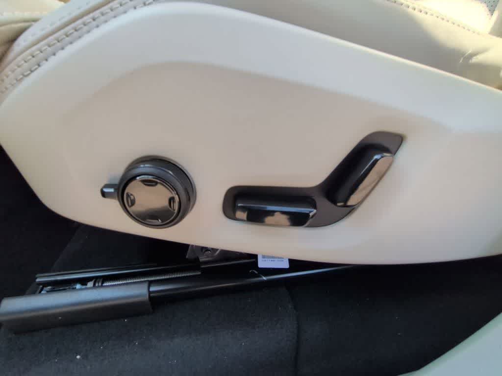 Thumbnail: 2026 Volvo XC90 - 17