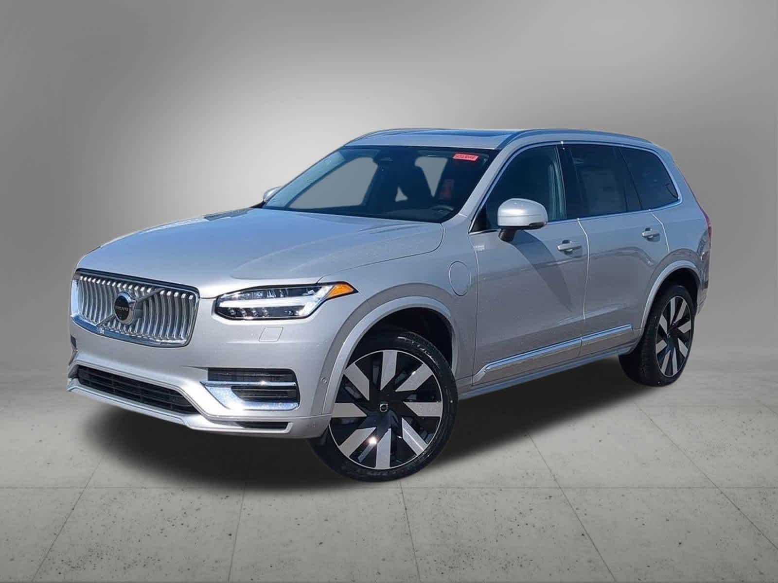 2025 Volvo XC90 T8 Plus Hero Image