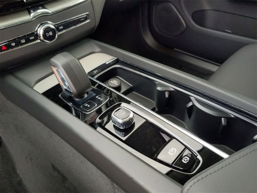 Thumbnail: 2025 Volvo XC60 - 23