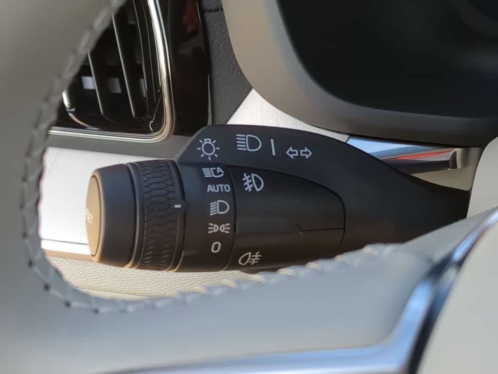 Thumbnail: 2026 Volvo XC60 - 25