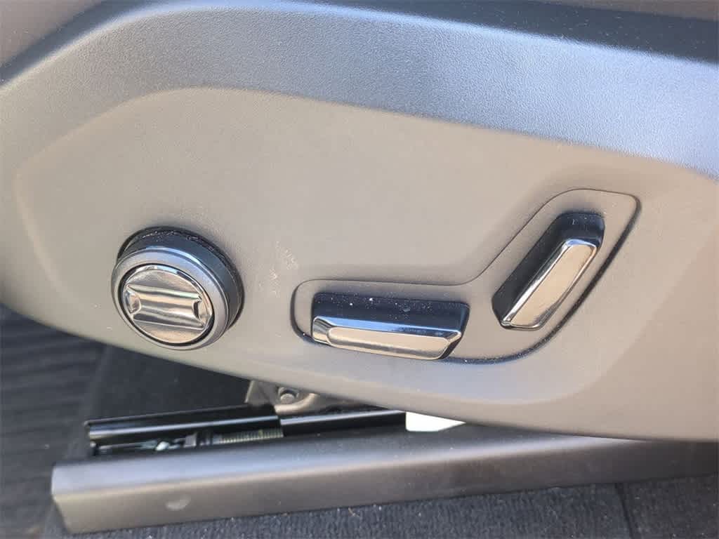 Thumbnail: 2025 Volvo XC90 - 15