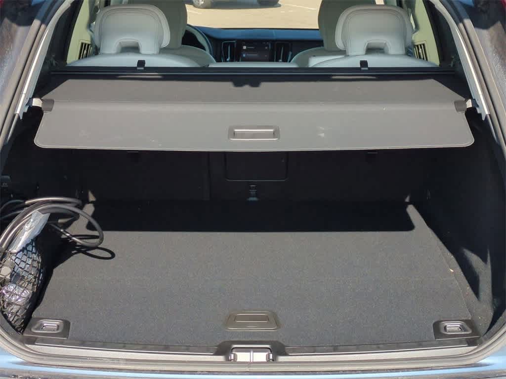 Thumbnail: 2025 Volvo XC60 - 33