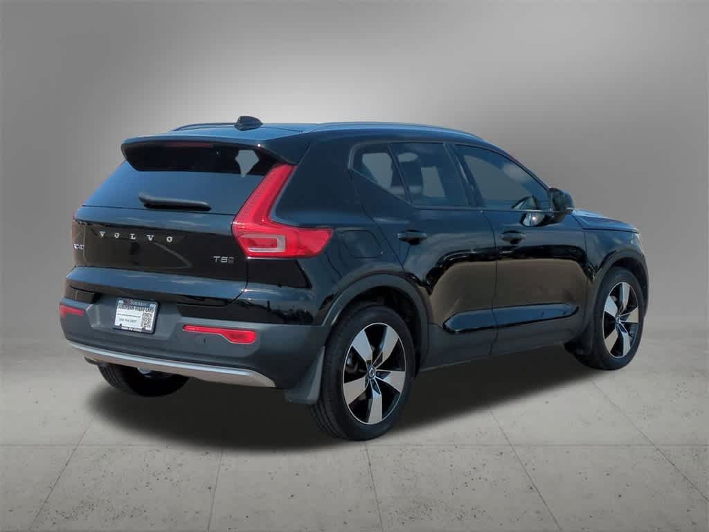 Thumbnail: 2021 Volvo XC40 - 6