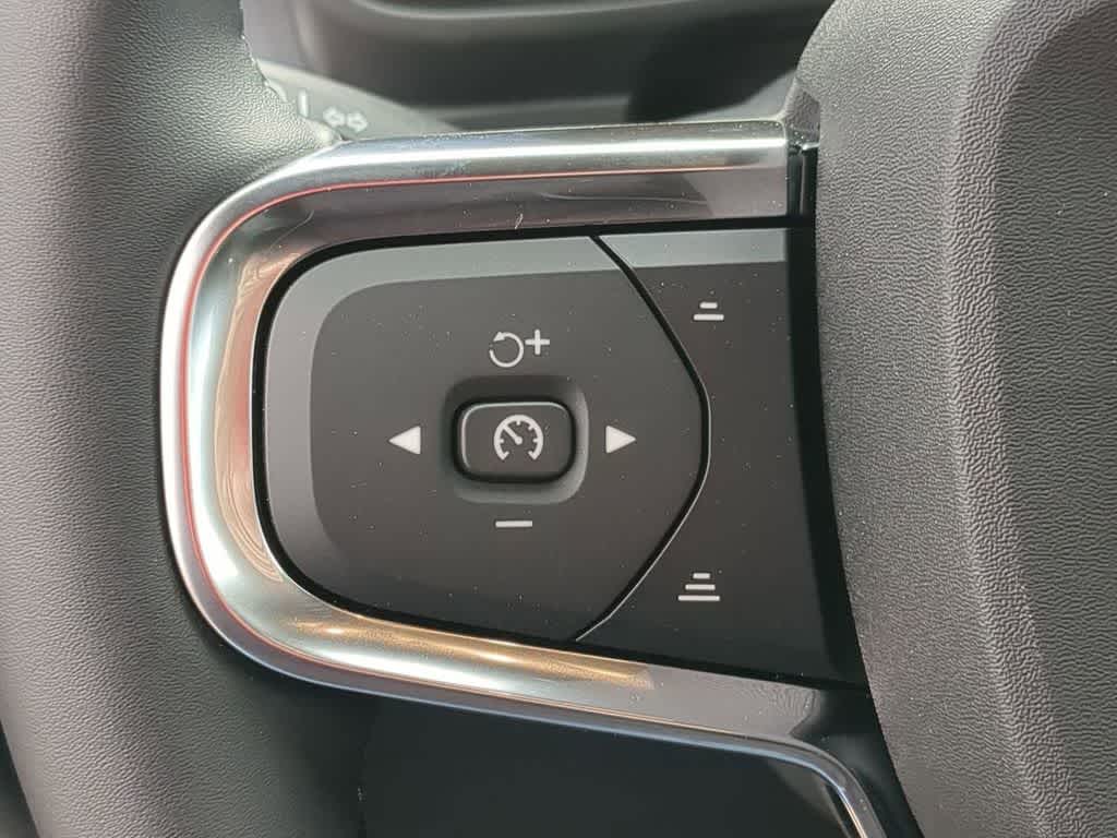 Thumbnail: 2026 Volvo XC40 - 22