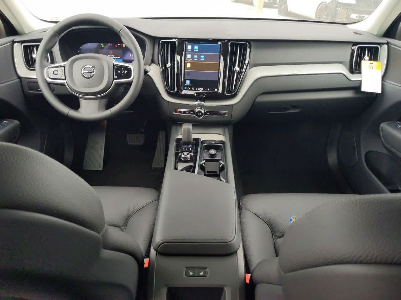 Thumbnail: 2025 Volvo XC60 - 13