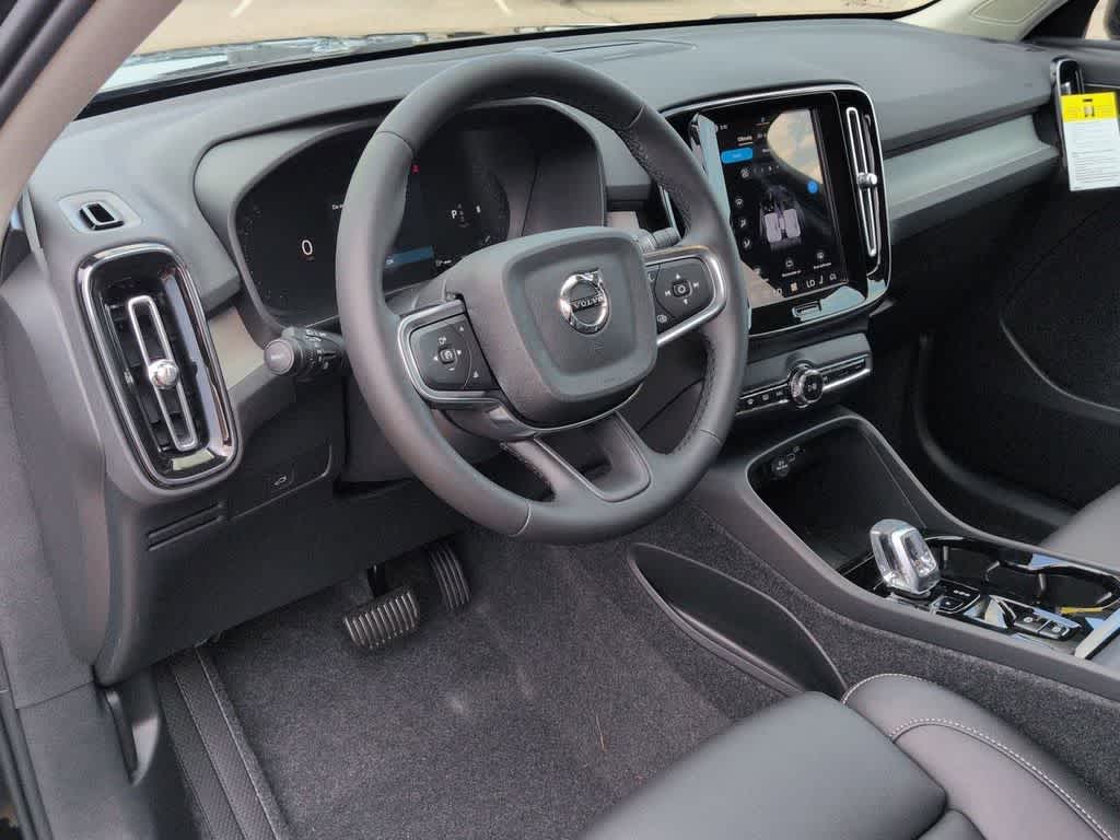 Thumbnail: 2026 Volvo XC40 - 2
