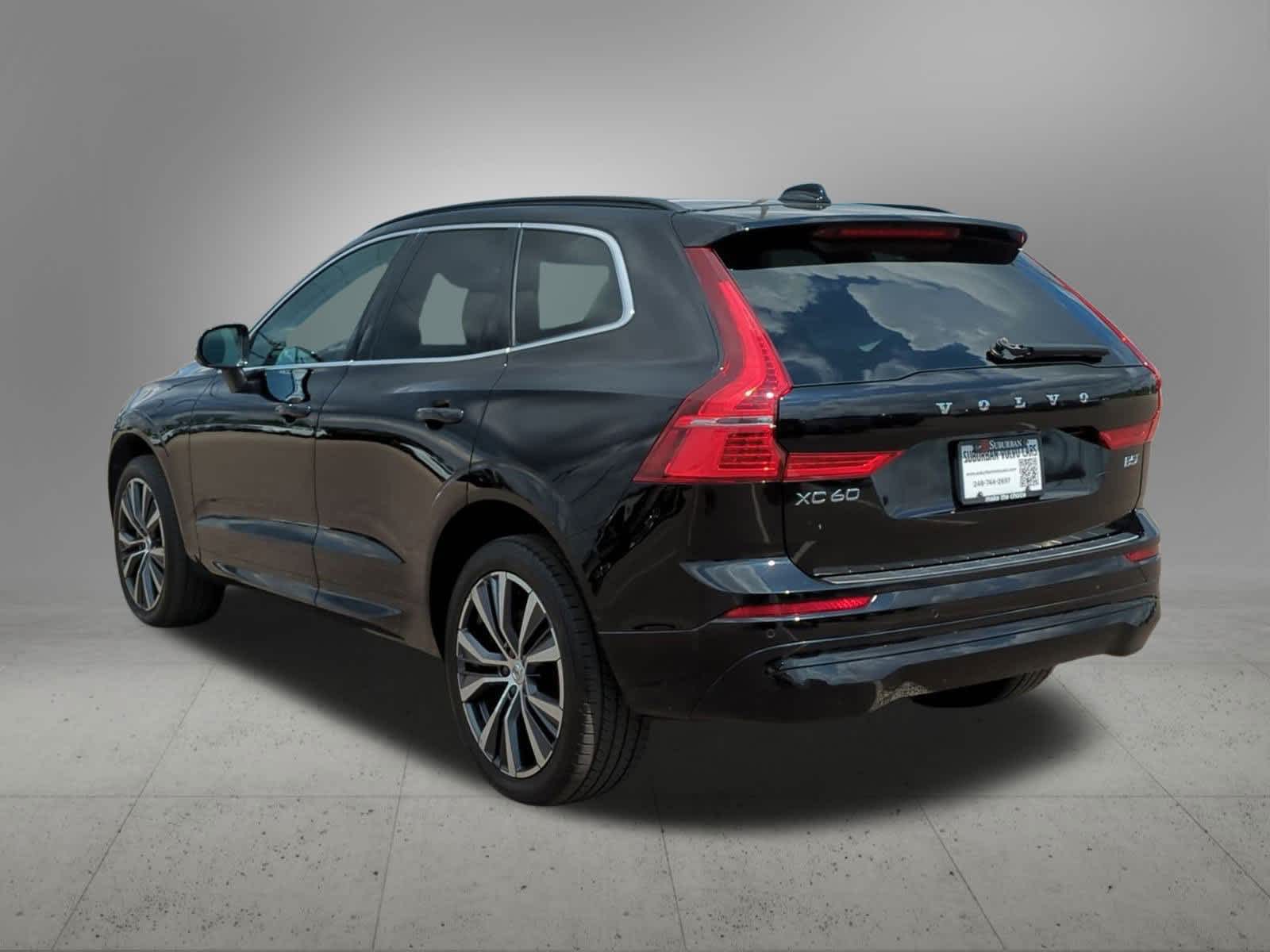 2022 Volvo XC60 B5 Momentum photo 4