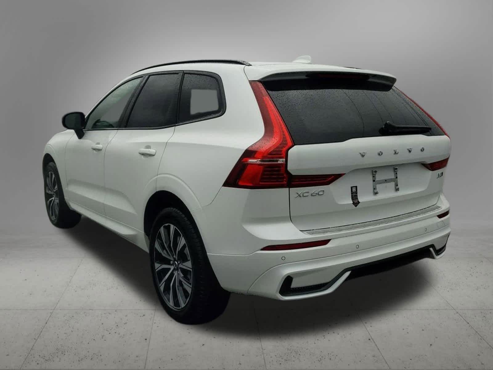 Thumbnail: 2025 Volvo XC60 - 4