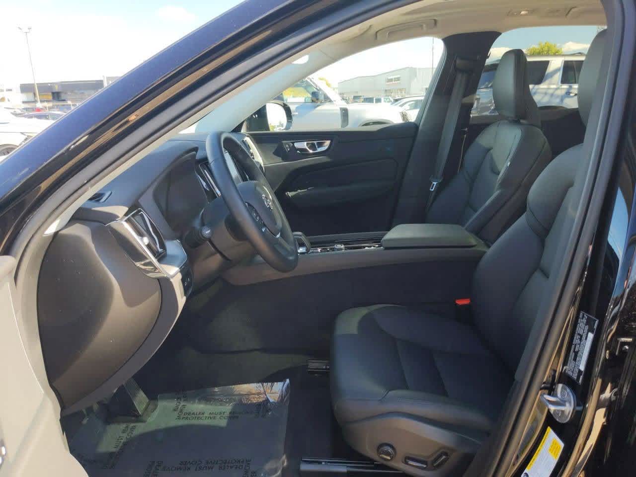 Thumbnail: 2025 Volvo XC60 - 14