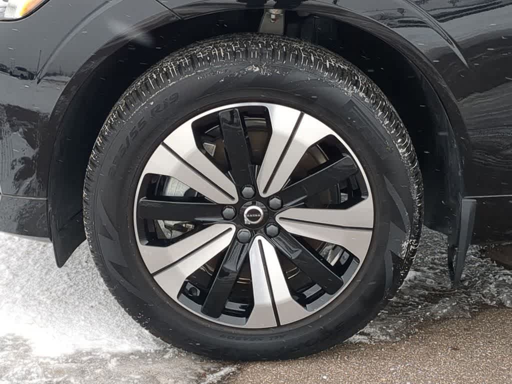 Thumbnail: 2025 Volvo XC60 - 13