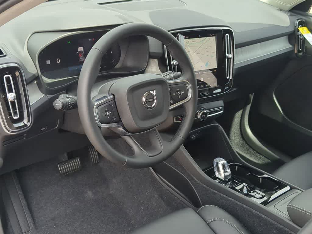 Thumbnail: 2026 Volvo XC40 - 2
