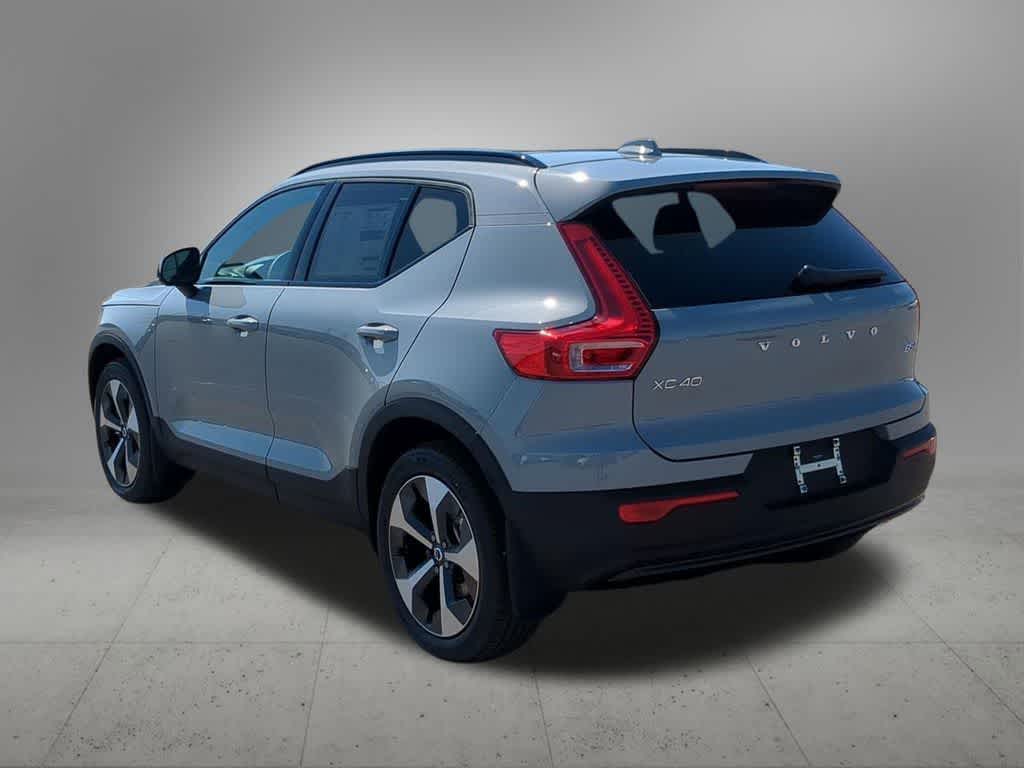 Thumbnail: 2026 Volvo XC40 - 4